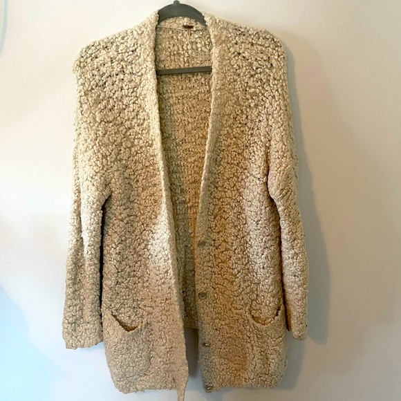 Free People Sweaters - SALE! ☀️Free People size small sweater.